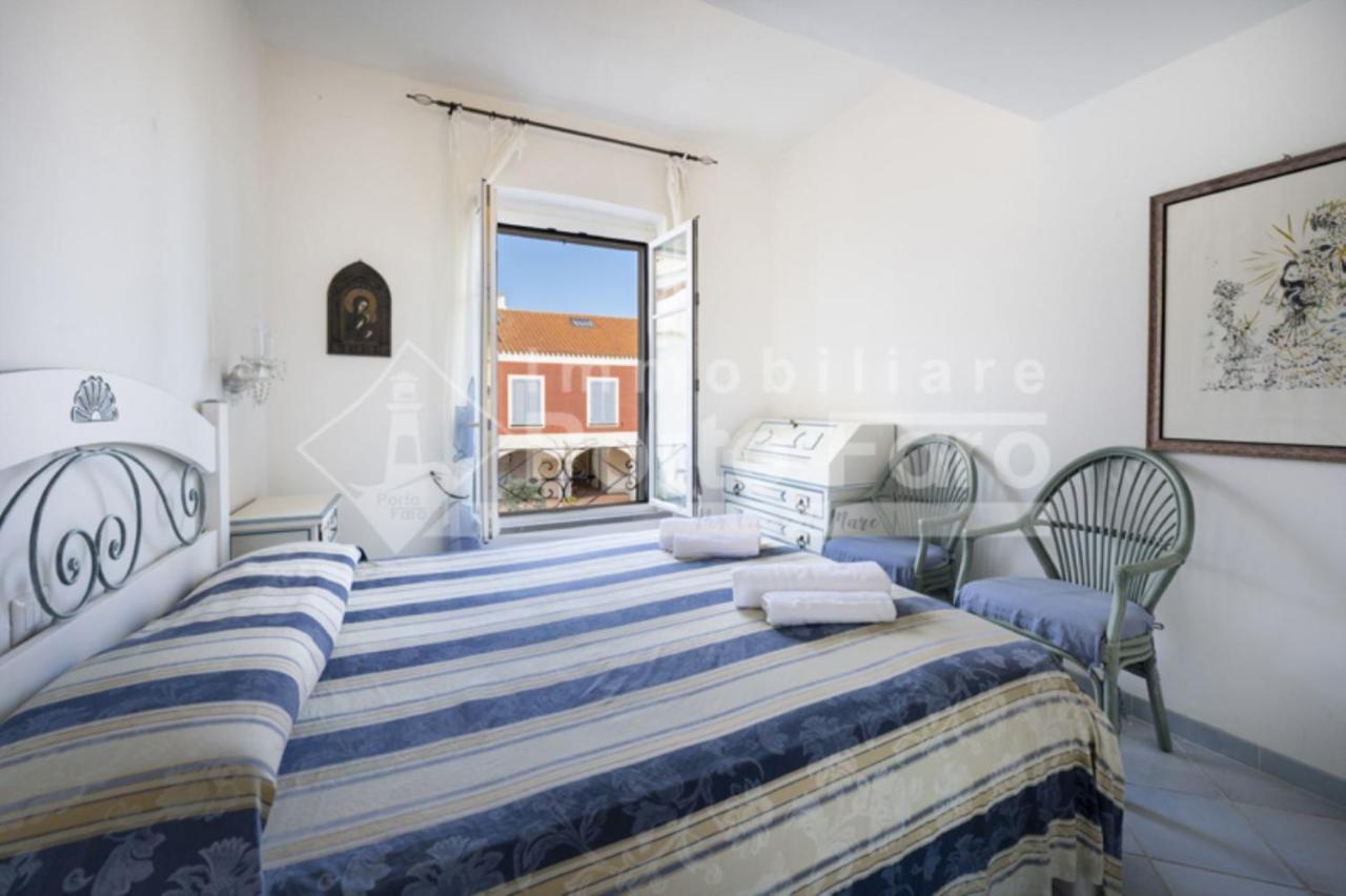 Villa 12 CENTRO - Trilocale vista mare sul Faro di Porto Faro Palau Esterno foto